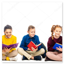 Libri illustrati per bambini colorati su un tavolo